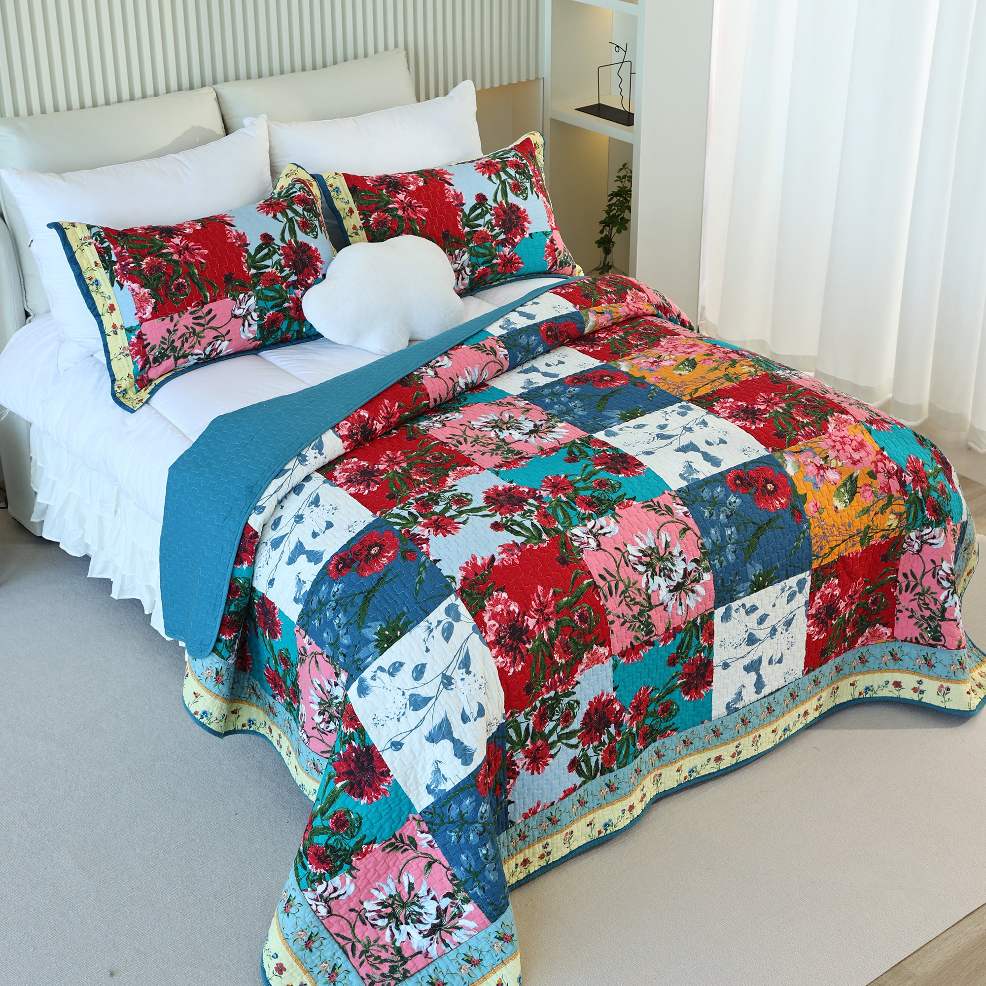 NEW newest Pioneer Woman Floral Patch King Quilt